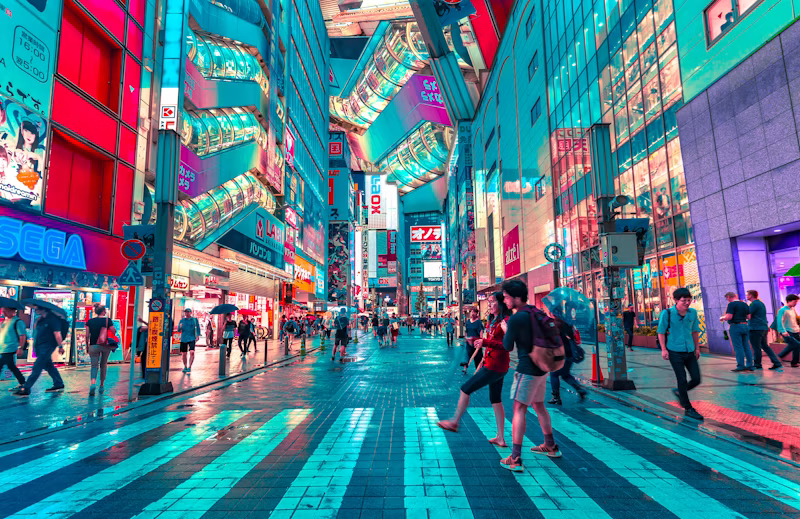 Rue de Tokyo illuminée la nuit avec la tour de Tokyo.